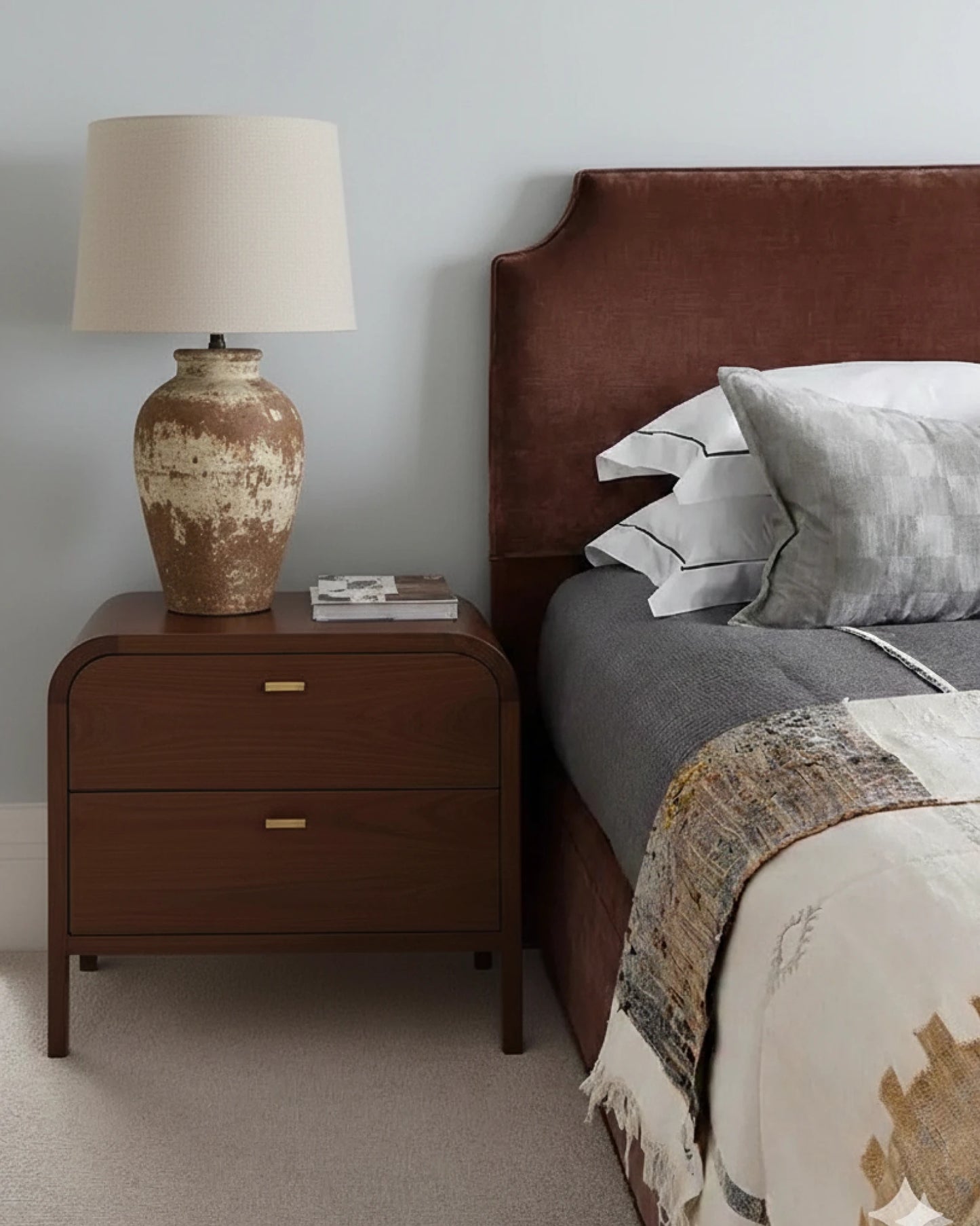 Curve Sidetable